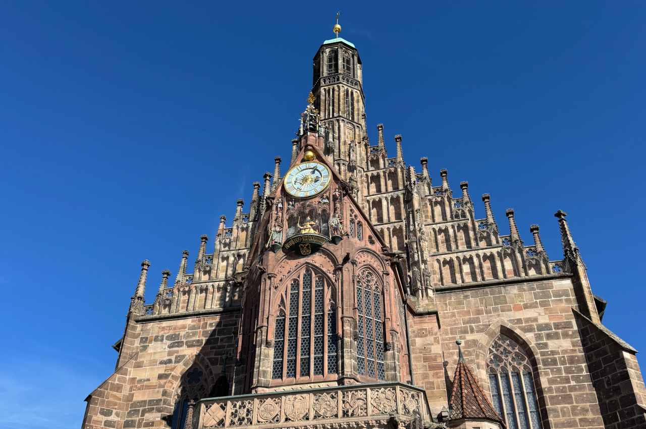 Frauenkirche no centro histórico de Nuremberg