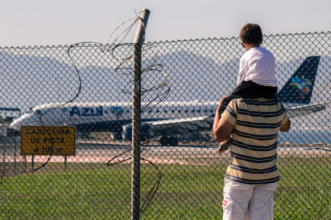 Criança no aerporto