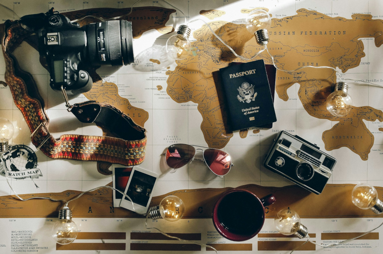 Mapa com produtos de viagem
